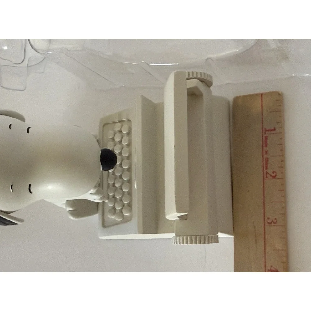2022 Hallmark Resin Peanuts Typewriter Snoopy Dog Cell Phone Holder